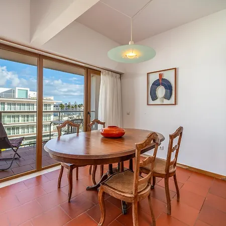 Apartment Floor Marina With Classic Charm #1995 *